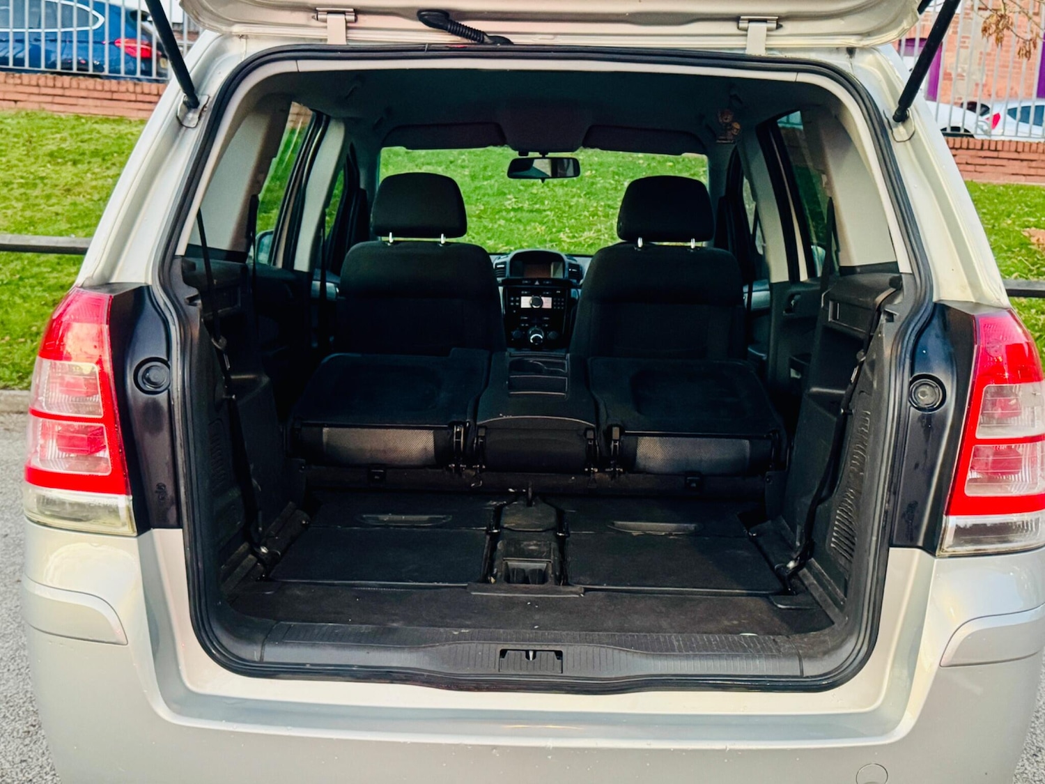 Used Vauxhall Zafira for sale - 76592484: Photo 32