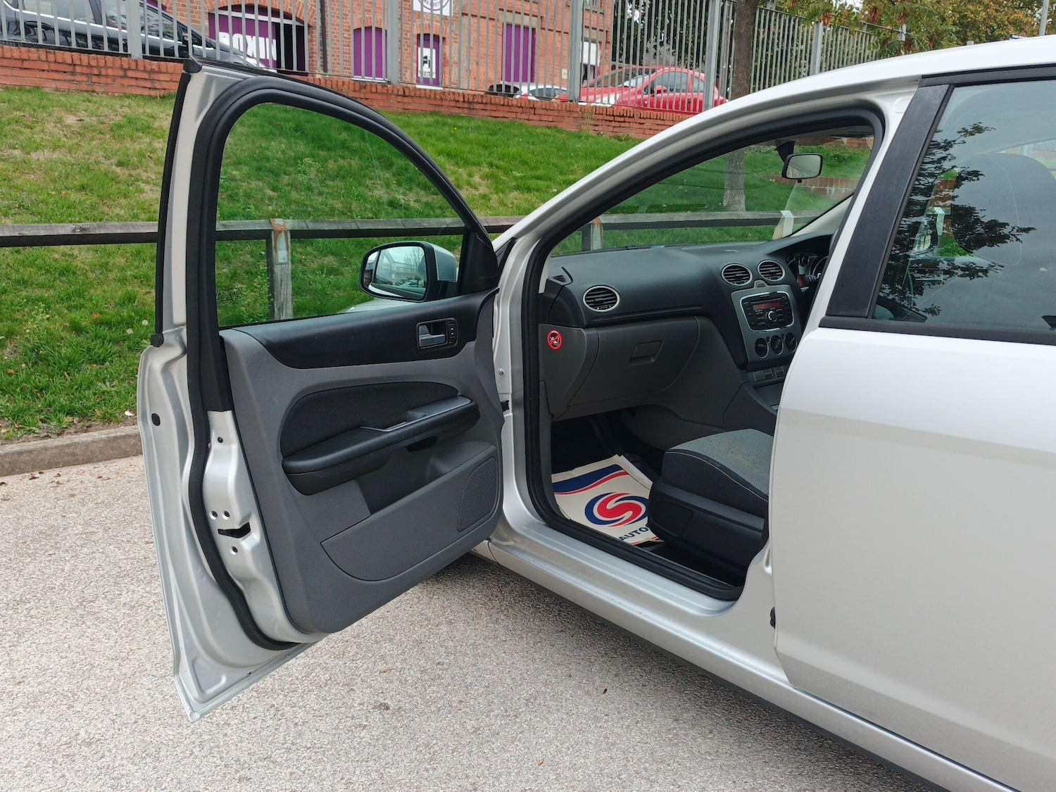 Used Ford Focus 2010 for sale - 76317865: Photo 21