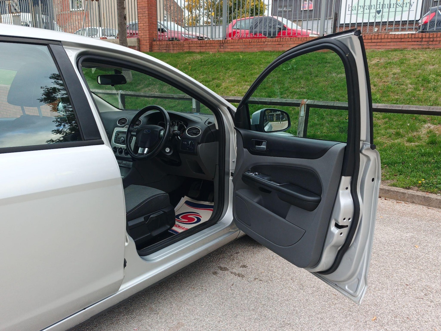 Used Ford Focus 2010 for sale - 76317865: Photo 22