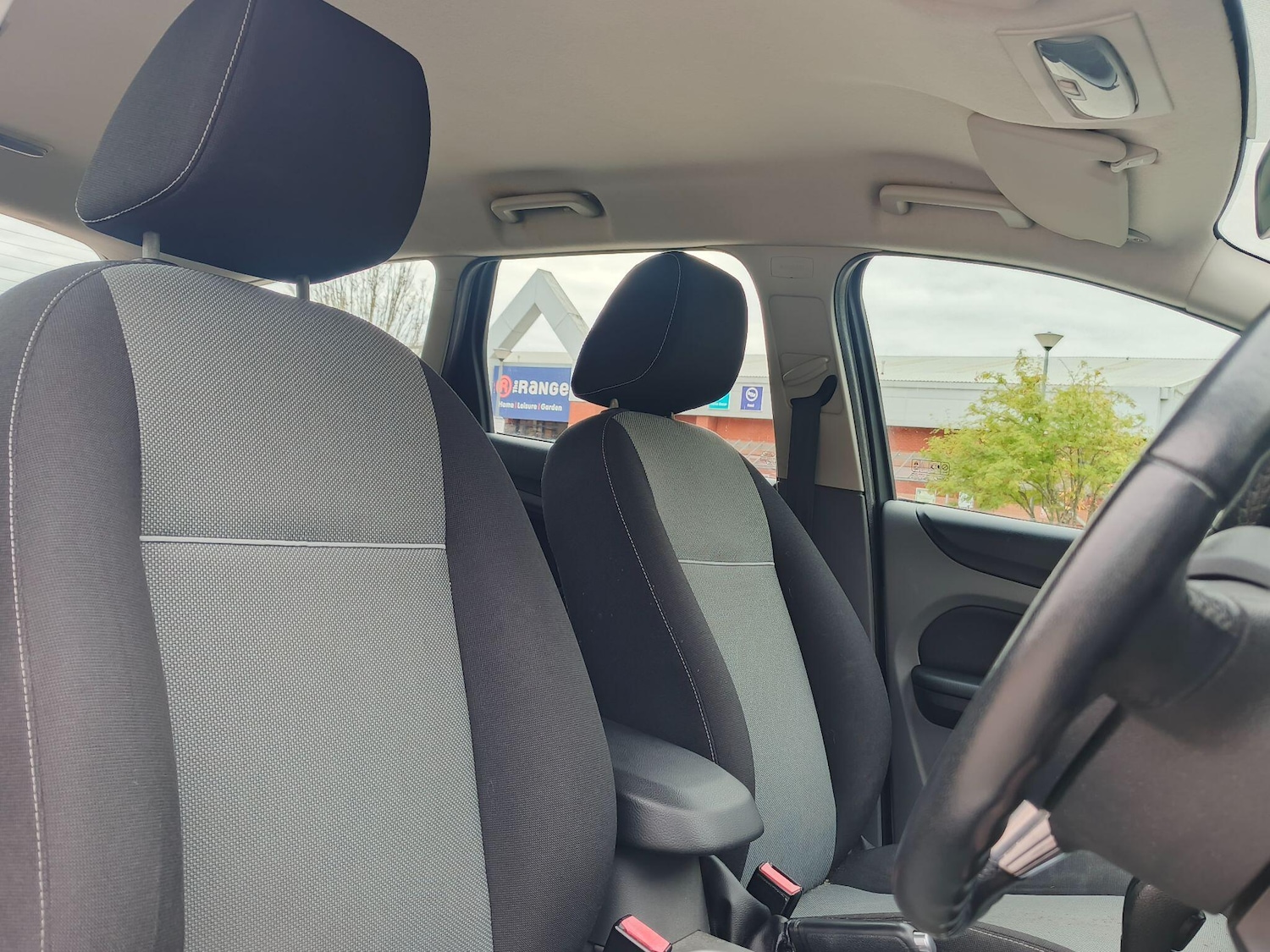 Used Ford Focus 2010 for sale - 76317865: Photo 23