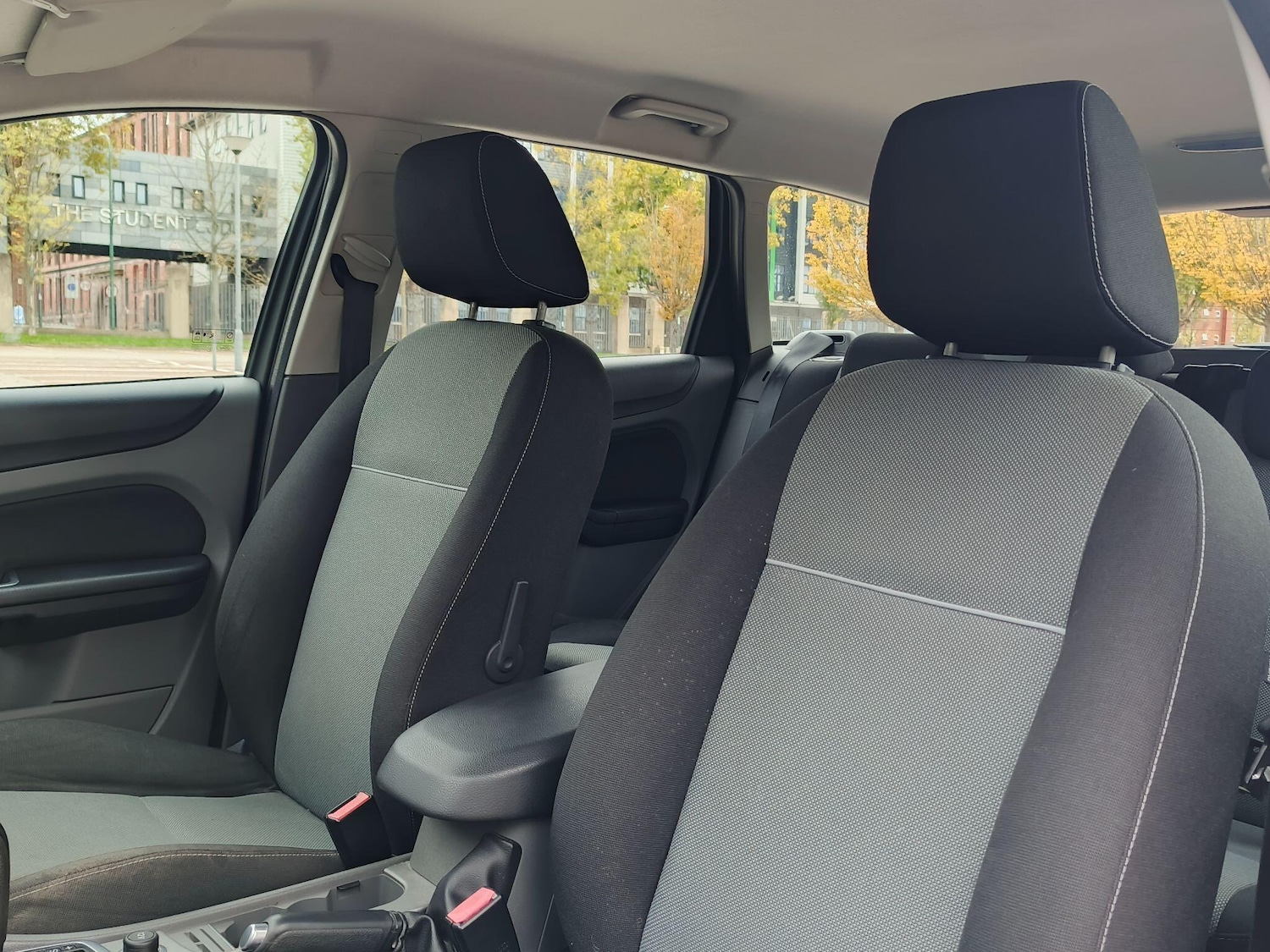 Used Ford Focus 2010 for sale - 76317865: Photo 24