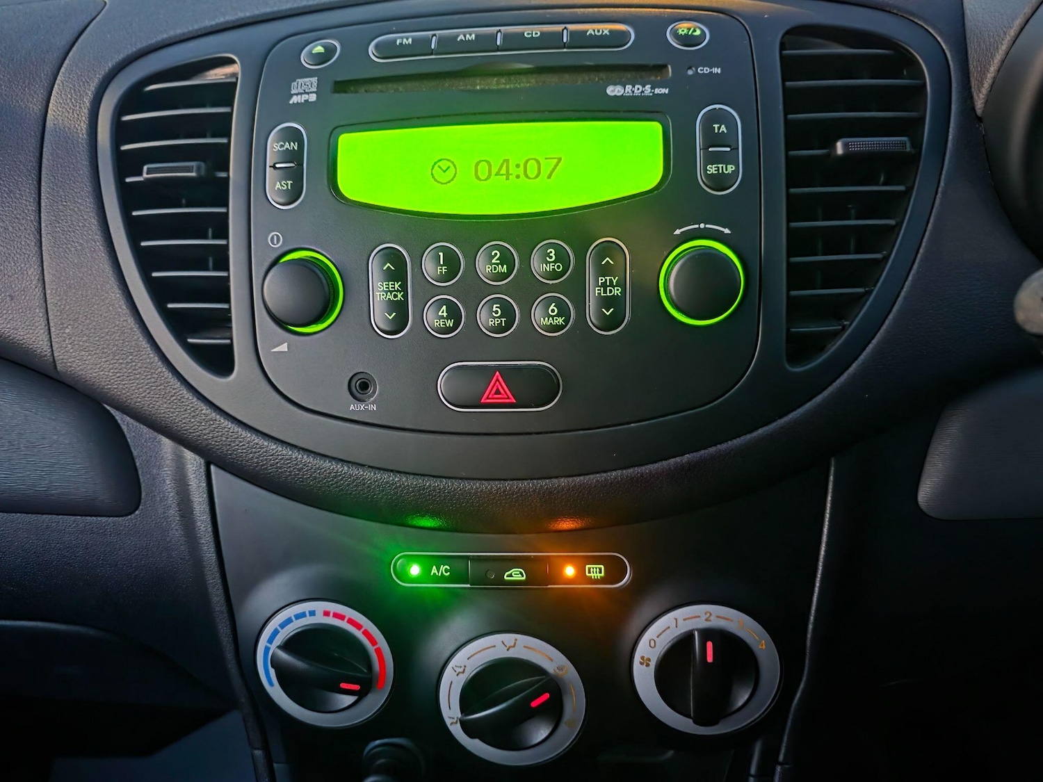 Used Hyundai i10 2010 for sale - 76632828: Photo 26