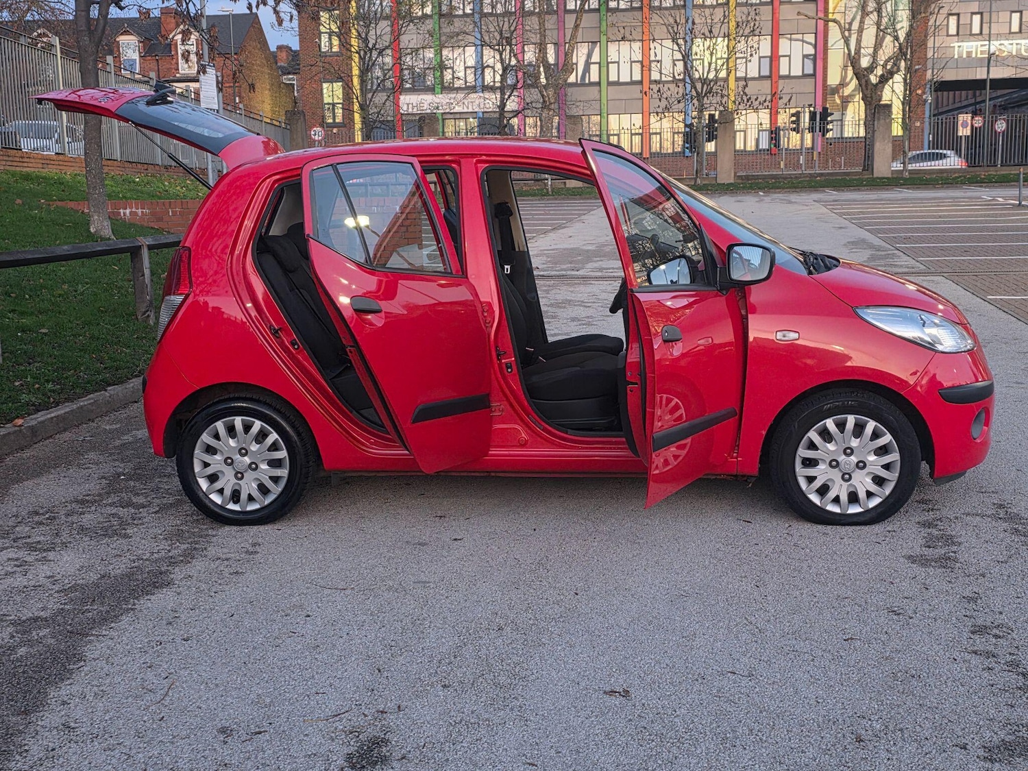 Used Hyundai i10 2010 for sale - 76632828: Photo 6
