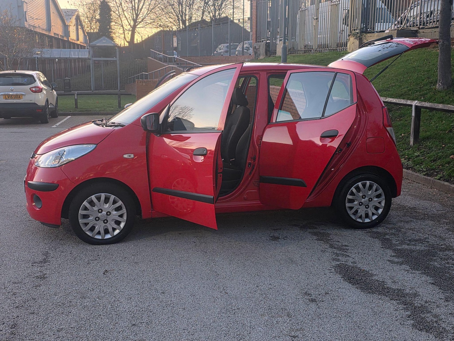 Used Hyundai i10 2010 for sale - 76632828: Photo 9