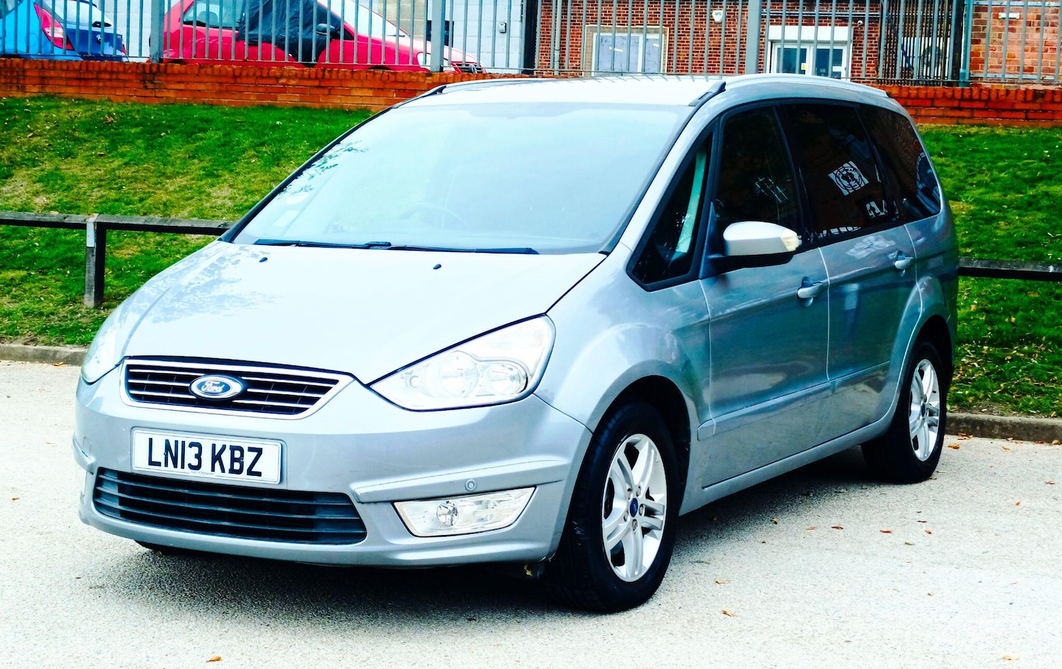 Used Ford Galaxy 2013 for sale - 76361075: Photo 2