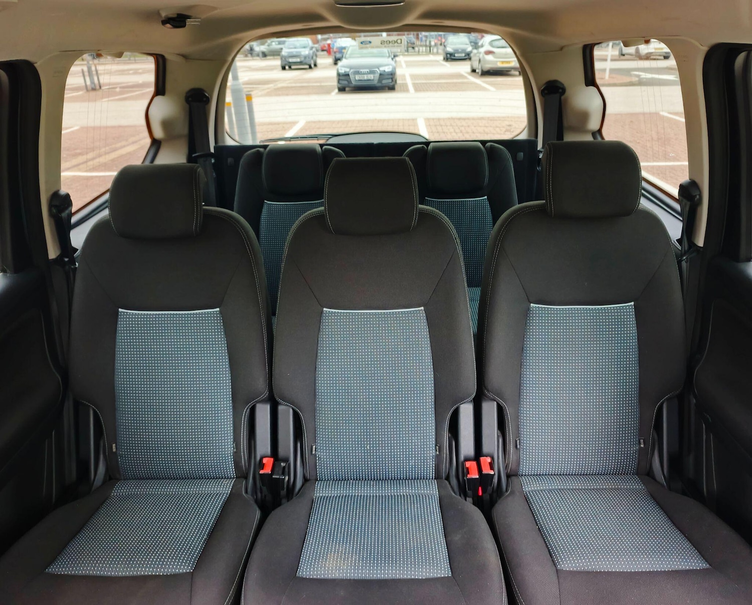 Used Ford Galaxy 2013 for sale - 76361075: Photo 32