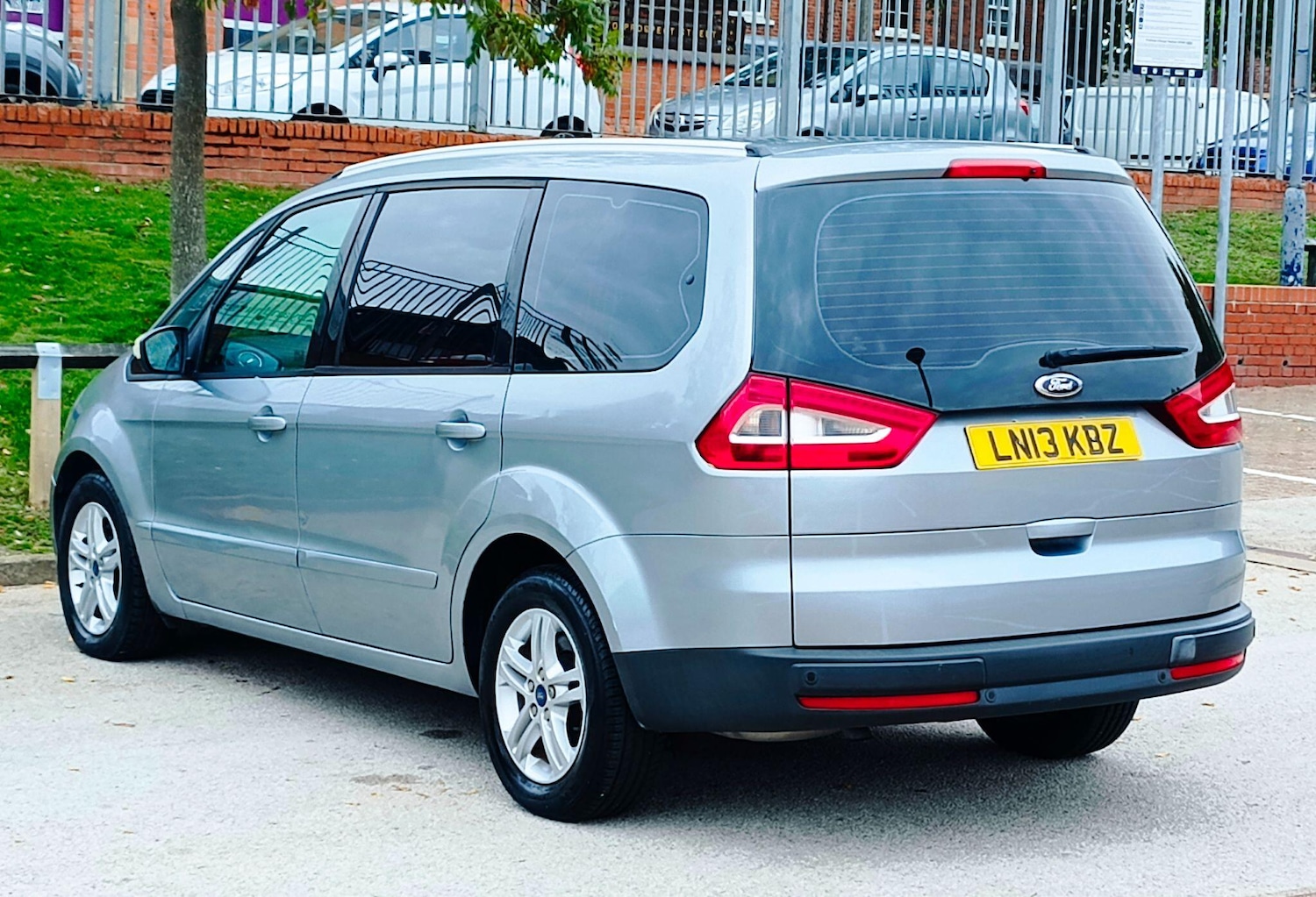 Used Ford Galaxy 2013 for sale - 76361075: Photo 4