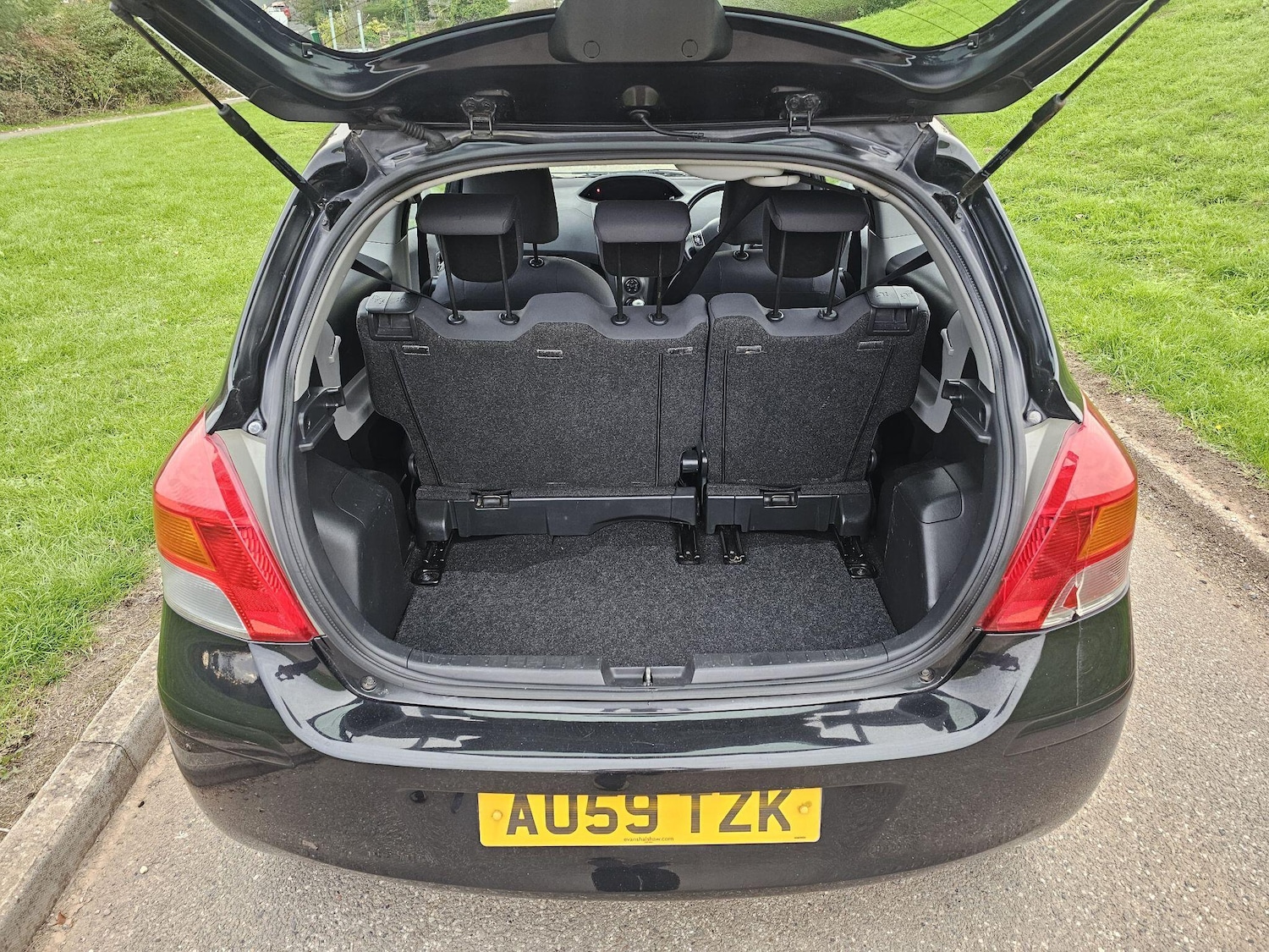 Used Toyota Yaris 2009 for sale - 76121737: Photo 13