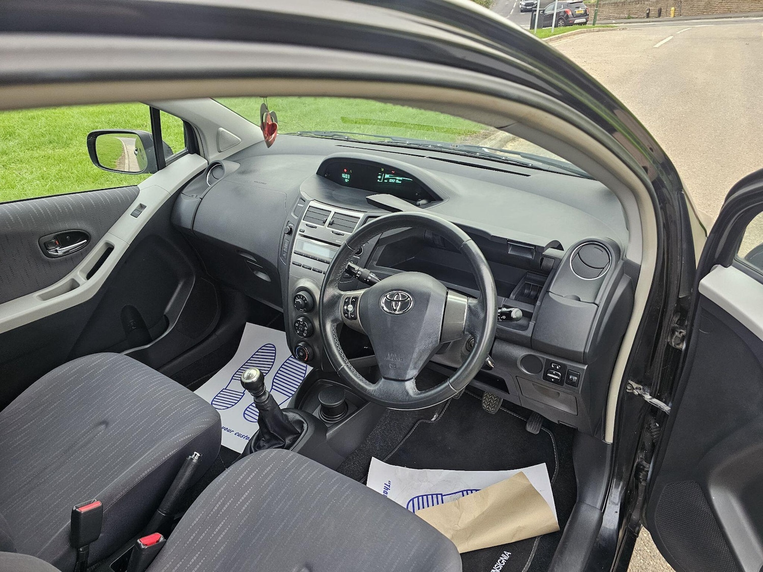 Used Toyota Yaris 2009 for sale - 76121737: Photo 19