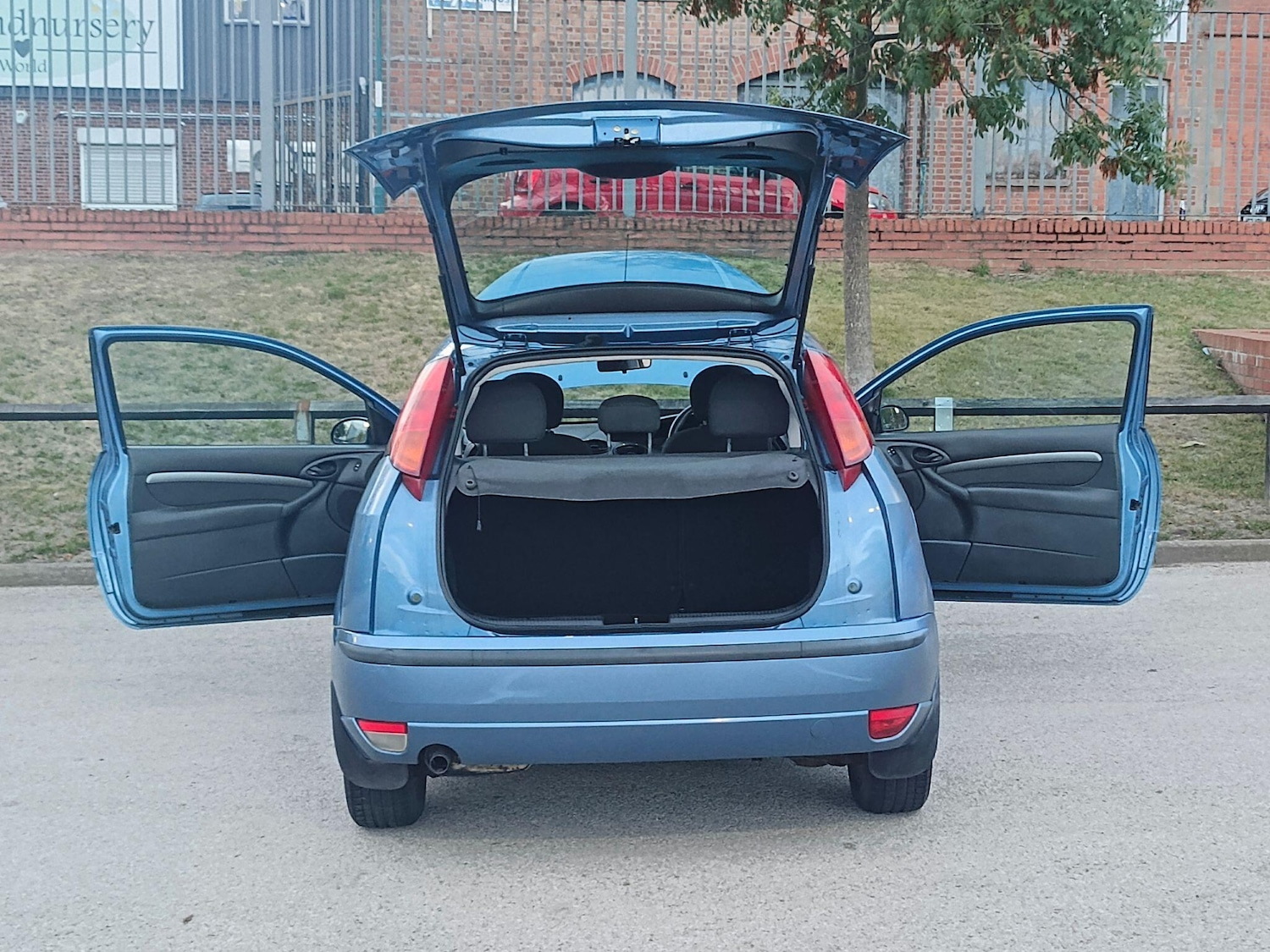 Used Ford Focus 2002 for sale - 76671391: Photo 24