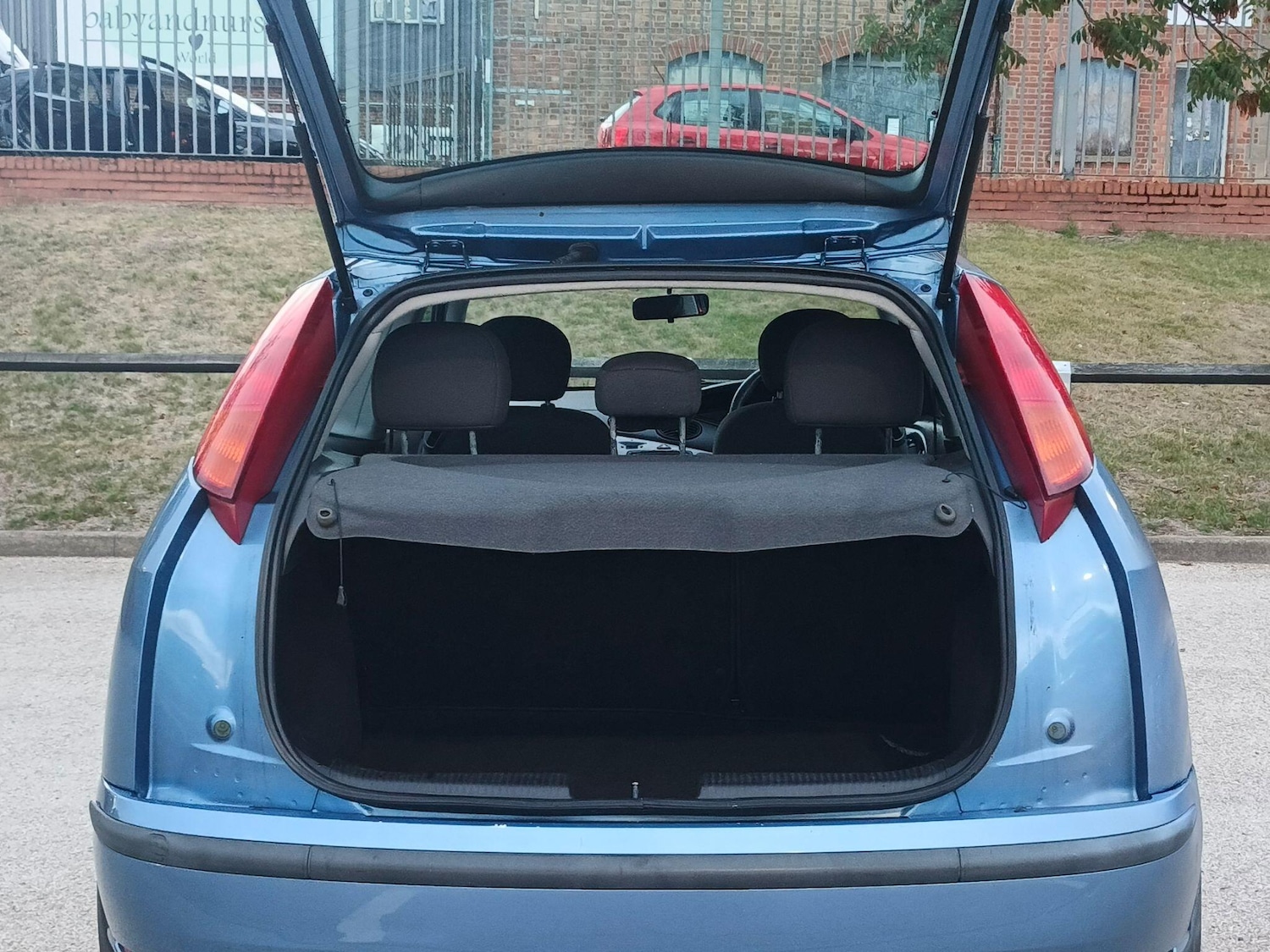 Used Ford Focus 2002 for sale - 76671391: Photo 27