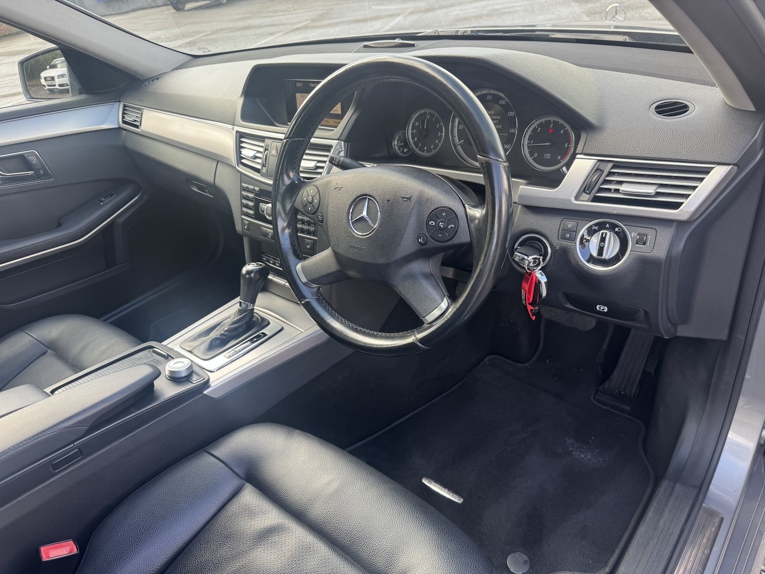 Used Mercedes-Benz E Class 2010 for sale - 77264552: Photo 6