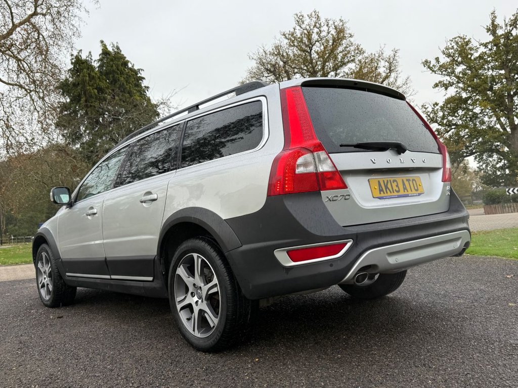 Used Volvo XC70 2013 for sale - 76617932: Photo 10