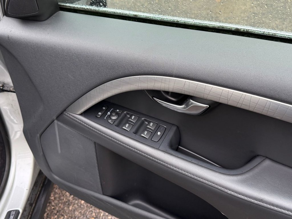 Used Volvo XC70 2013 for sale - 76617932: Photo 21