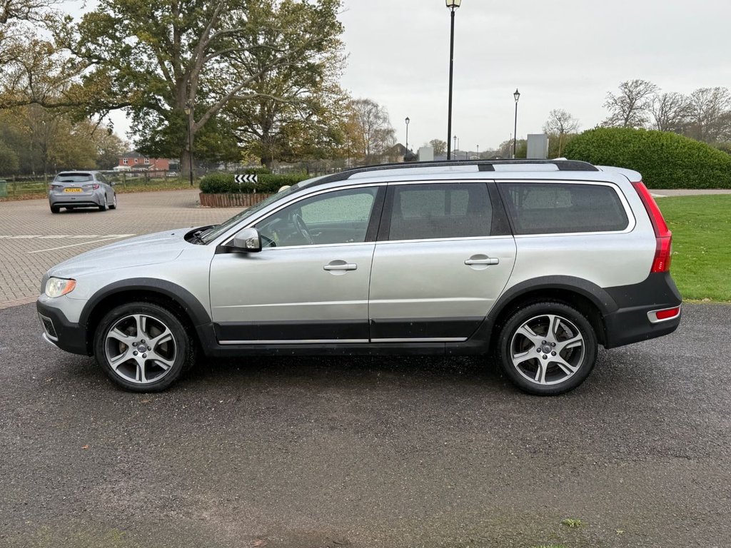 Used Volvo XC70 2013 for sale - 76617932: Photo 8