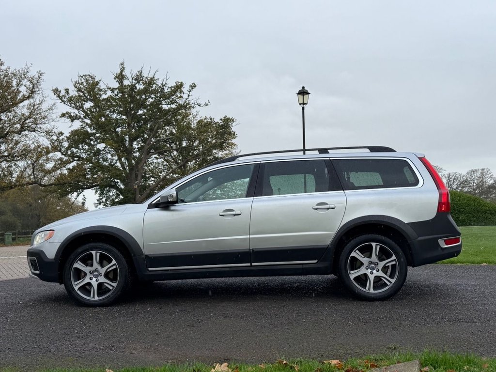 Used Volvo XC70 2013 for sale - 76617932: Photo 9