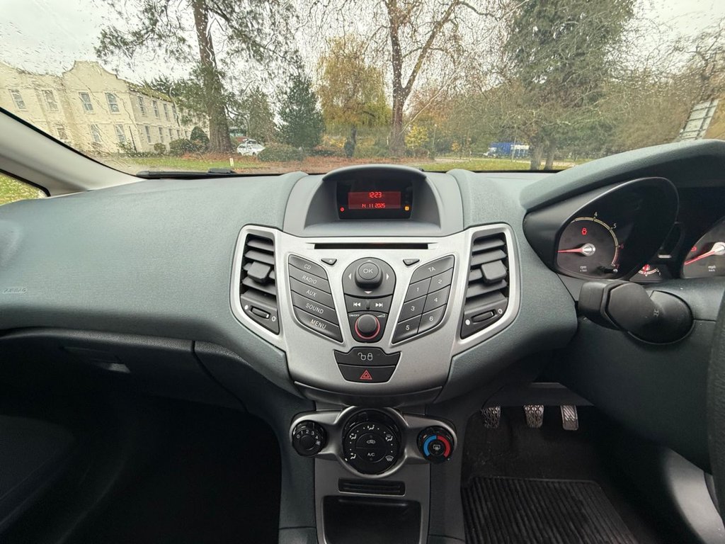 Used Ford Fiesta 2010 for sale - 76582805: Photo 24