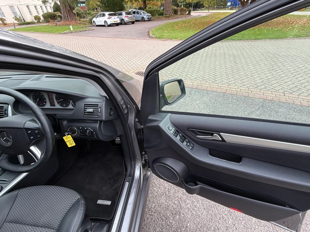 Used Mercedes-Benz B Class 2009 for sale - 76304118: Photo 28
