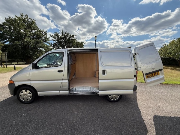 Used Toyota HiAce 2005 for sale - 75542684: Photo 11
