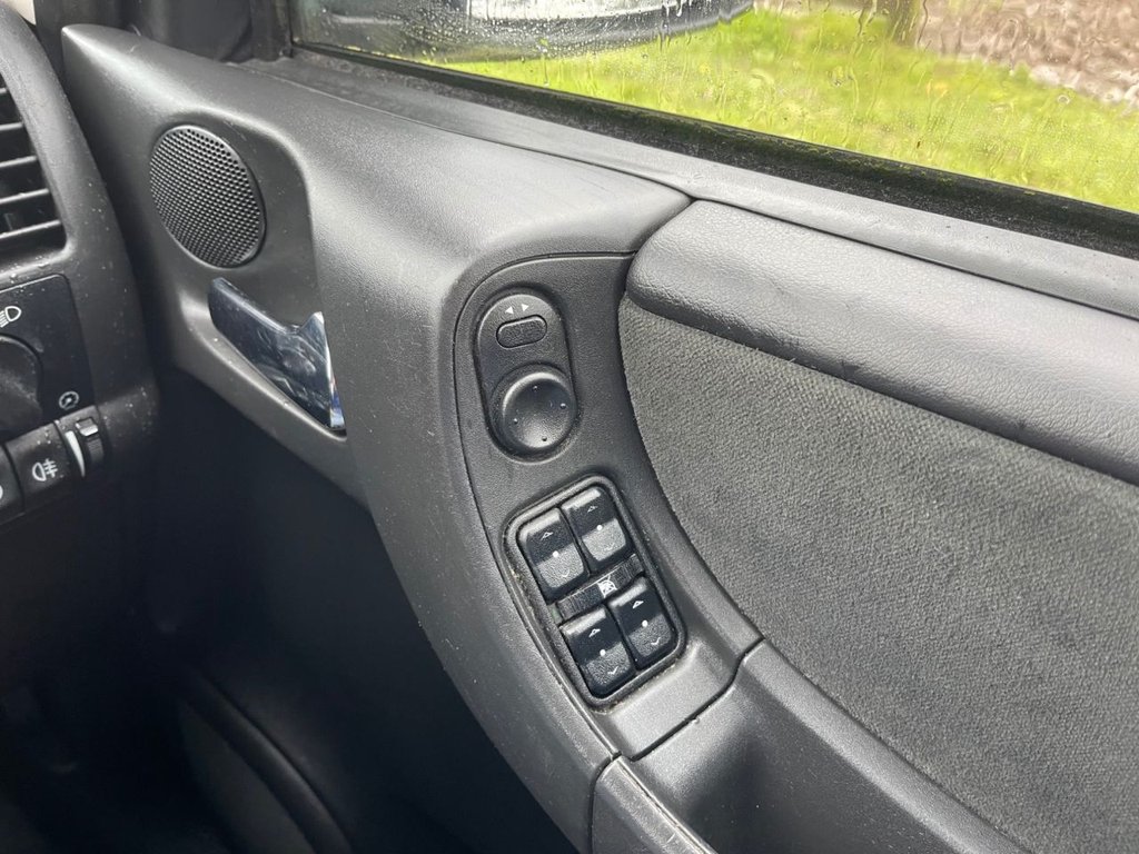 Used Vauxhall Zafira 2004 for sale - 76080315: Photo 21