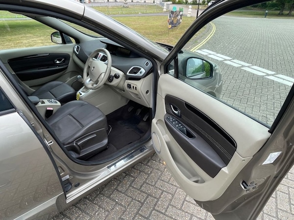 Used Renault Grand Scenic 2010 for sale - 75067517: Photo 29