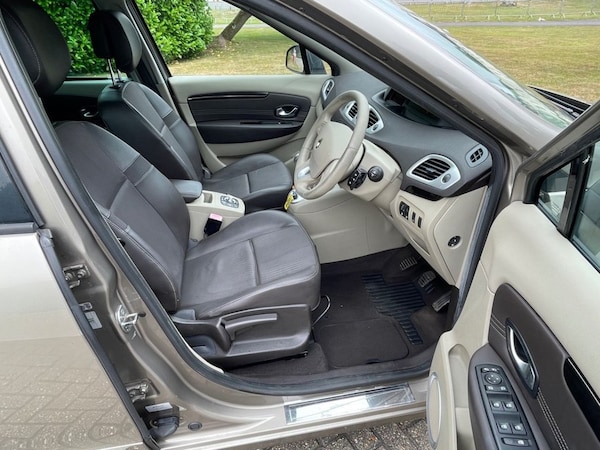 Used Renault Grand Scenic 2010 for sale - 75067517: Photo 32