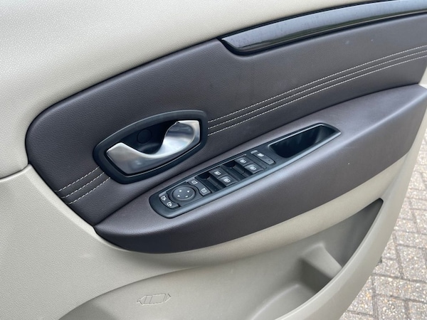 Used Renault Grand Scenic 2010 for sale - 75067517: Photo 33