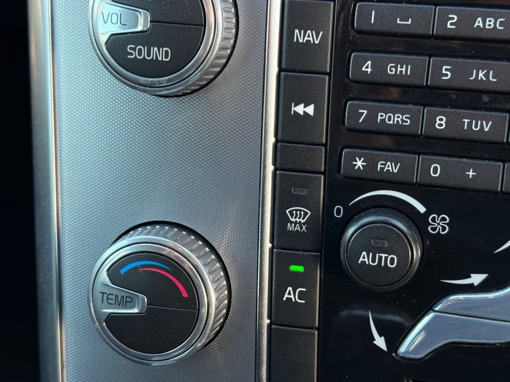 Used Volvo XC60 2017 for sale - 76520774: Photo 32