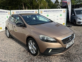 Used Volvo V40 2014 for sale - 79305617: Photo