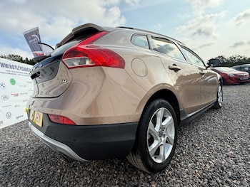 Used Volvo V40 2014 for sale - 79305617: Photo