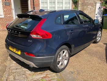Used Volvo V40 2015 for sale - 78685705: Photo