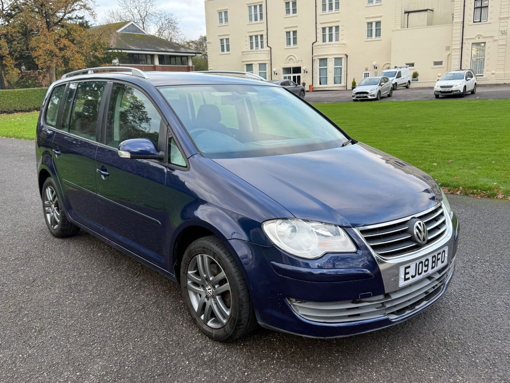 Used Volkswagen Touran 2009 for sale - 76631756: Photo 1