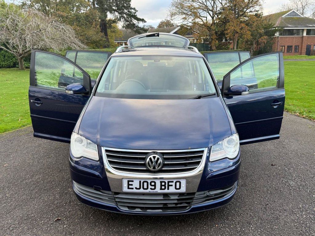 Used Volkswagen Touran 2009 for sale - 76631756: Photo 11