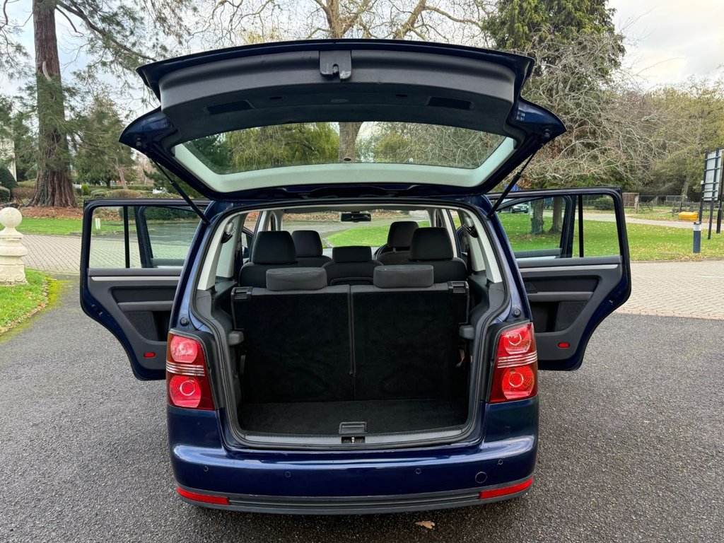 Used Volkswagen Touran 2009 for sale - 76631756: Photo 15