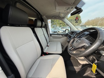 Used Volkswagen Transporter 2017 for sale - 77991452: Photo