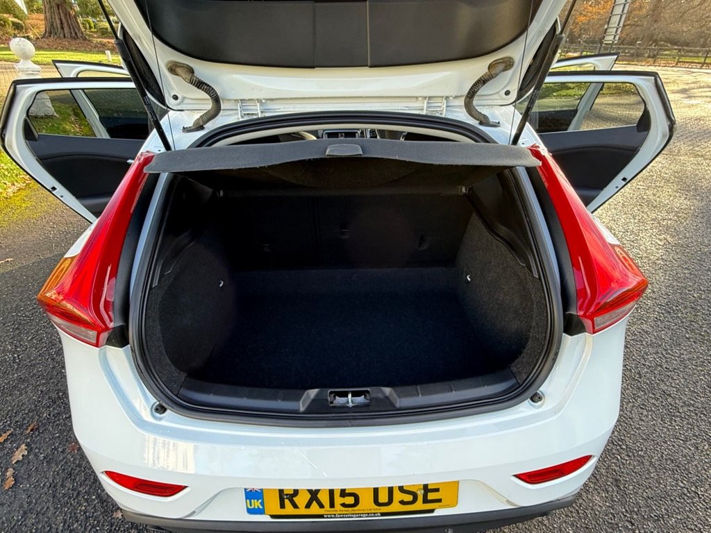 Used Volvo V40 2015 for sale - 76901109: Photo 12