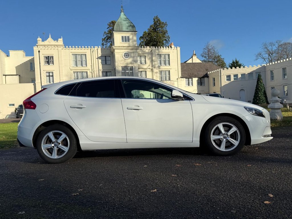 Used Volvo V40 2015 for sale - 76901109: Photo 2
