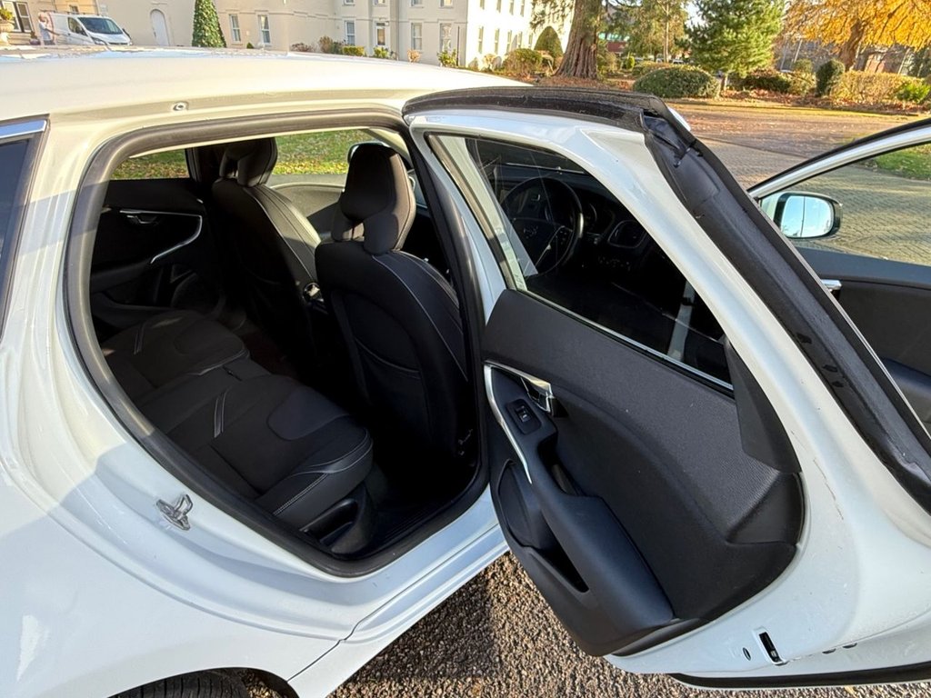 Used Volvo V40 2015 for sale - 76901109: Photo 24