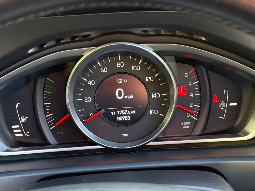 Used Volvo V40 2015 for sale - 76901109: Photo 32