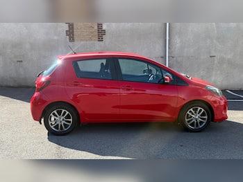 Used Toyota Yaris 2015 for sale - 79657141: Photo