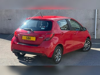 Used Toyota Yaris 2015 for sale - 79657141: Photo
