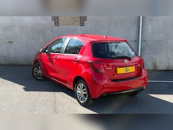 Used Toyota Yaris 2015 for sale - 79657141: Photo