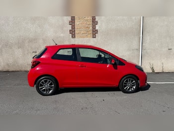 Used Toyota Yaris 2015 for sale - 79750980: Photo
