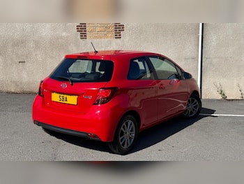 Used Toyota Yaris 2015 for sale - 79750980: Photo