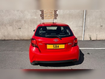 Used Toyota Yaris 2015 for sale - 79750980: Photo