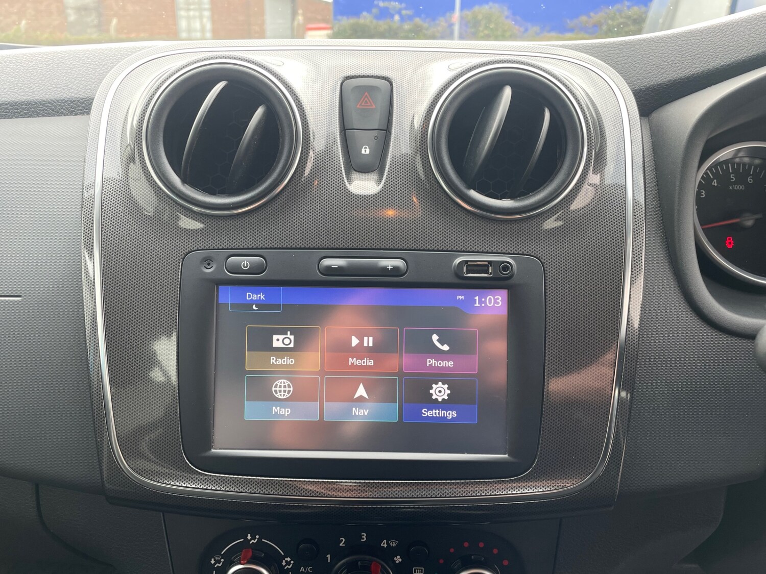 Used Dacia Sandero Stepway 2018 for sale - 76352337: Photo 31