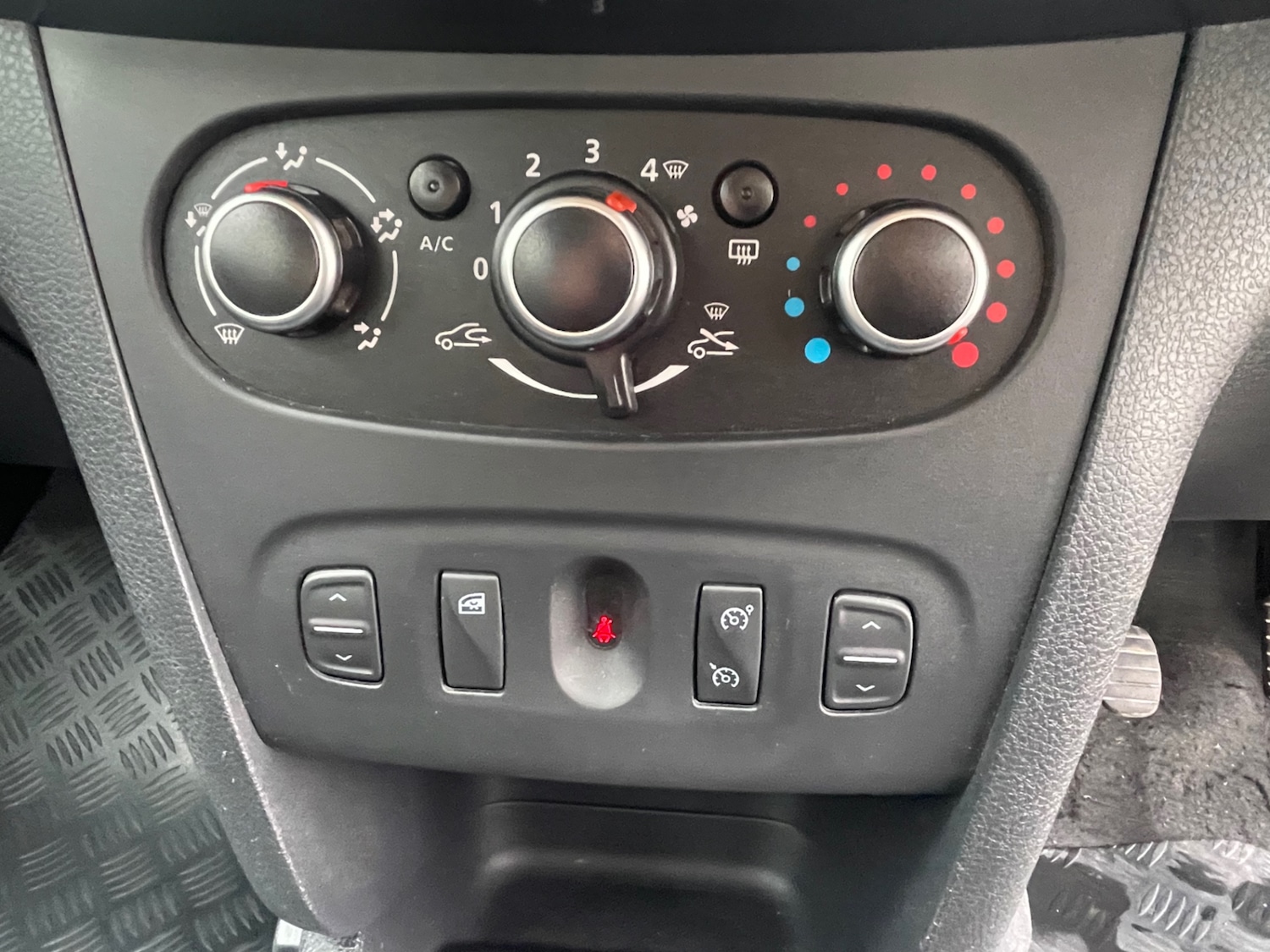 Used Dacia Sandero Stepway 2018 for sale - 76352337: Photo 36