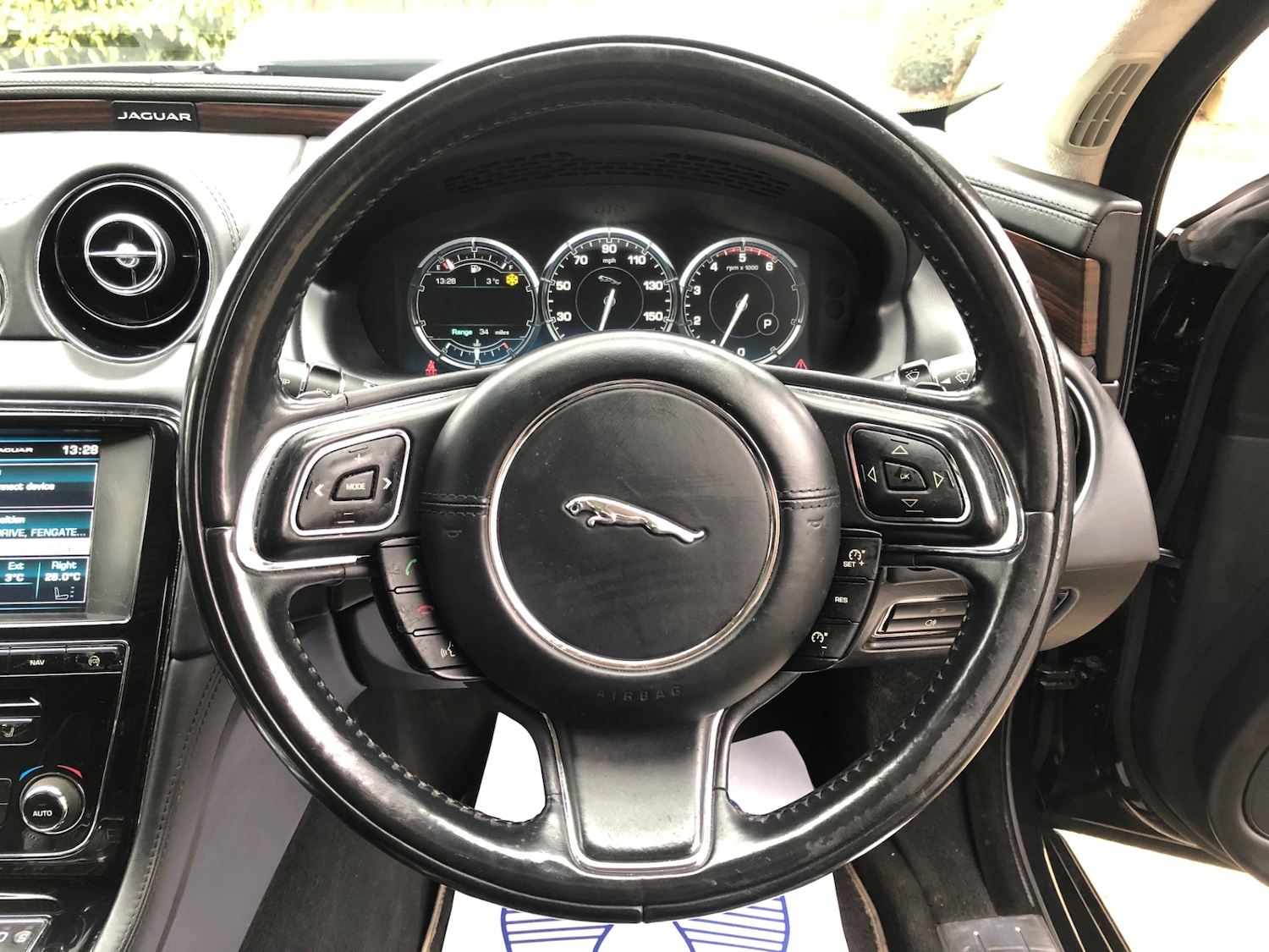 Used Jaguar XJ 2014 for sale - 77354081: Photo 32