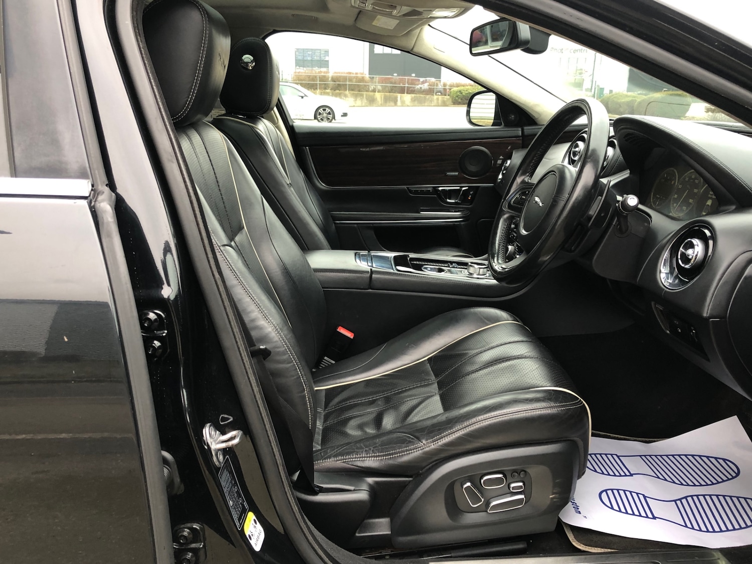 Used Jaguar XJ 2014 for sale - 77354081: Photo 42