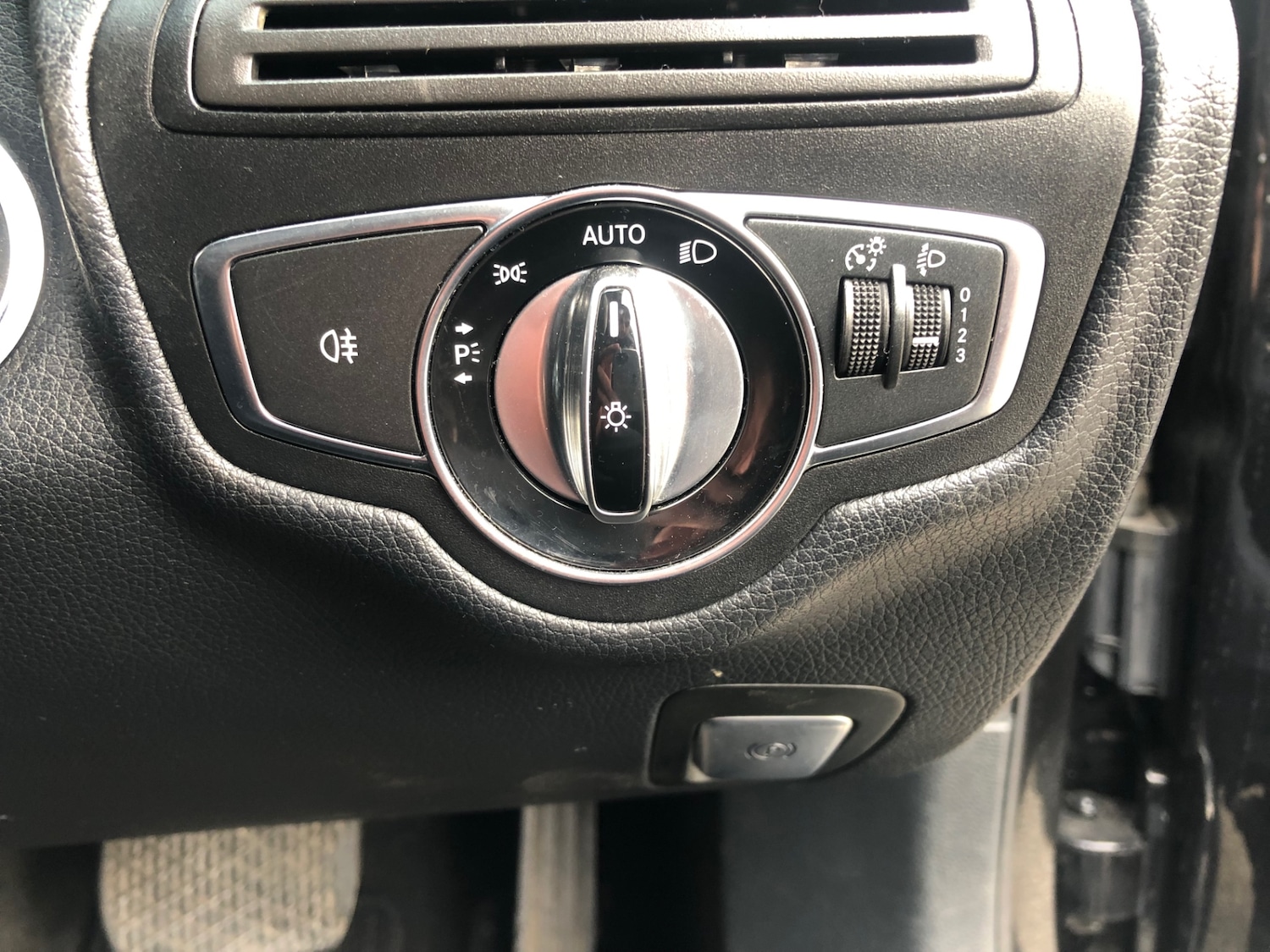 Used Mercedes-Benz C Class 2015 for sale - 78028268: Photo 40